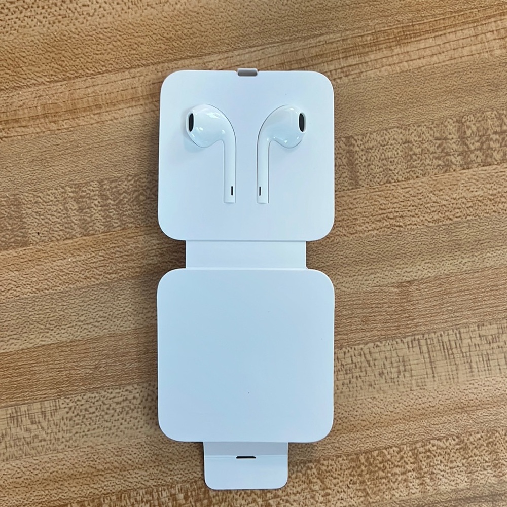 Apple wired earbuds